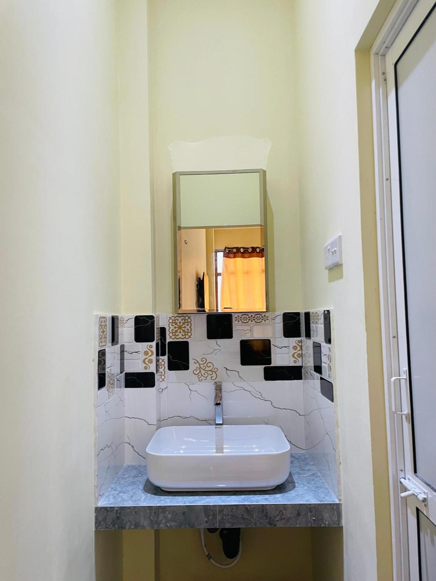 Great Victoria Palace Ratnapura Εξωτερικό φωτογραφία